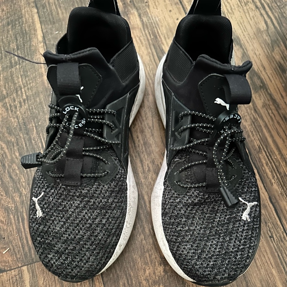 Boys Puma sneakers size 6C